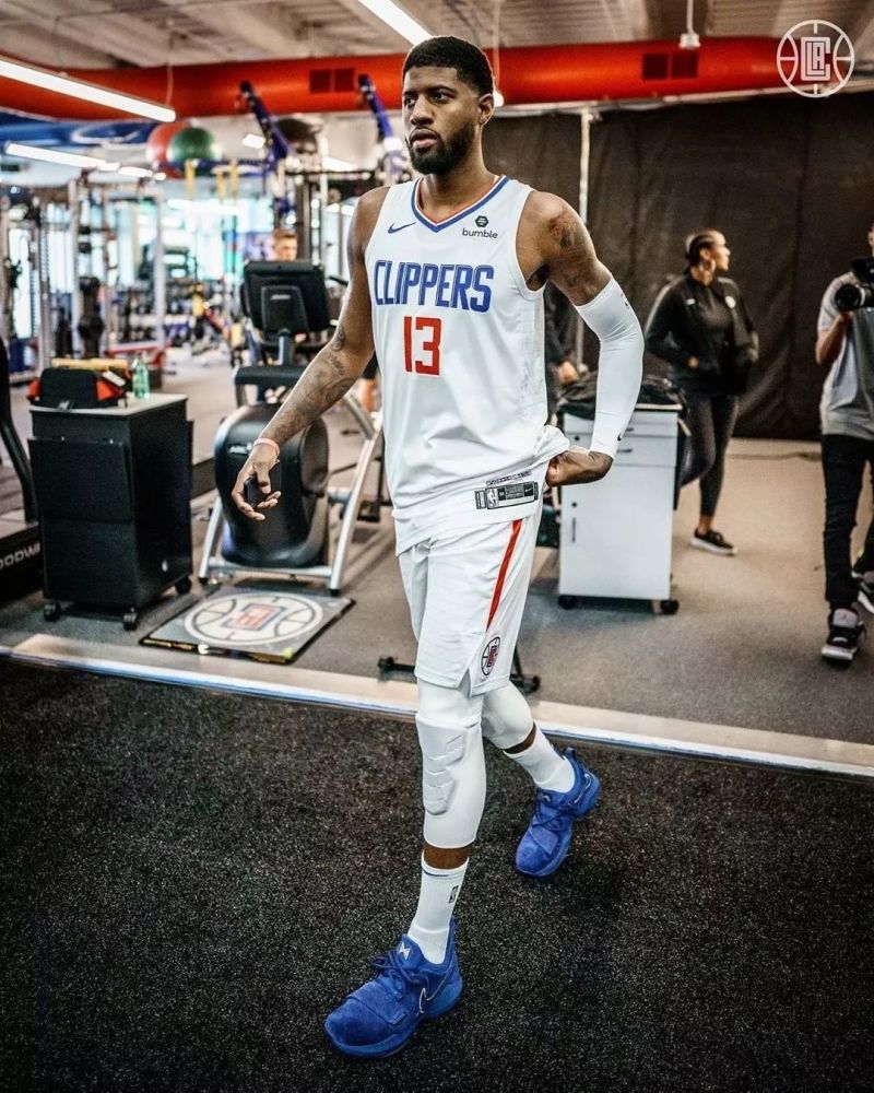 半场战报：阿贾克斯0-0加拉塔萨雷，双方破门乏术