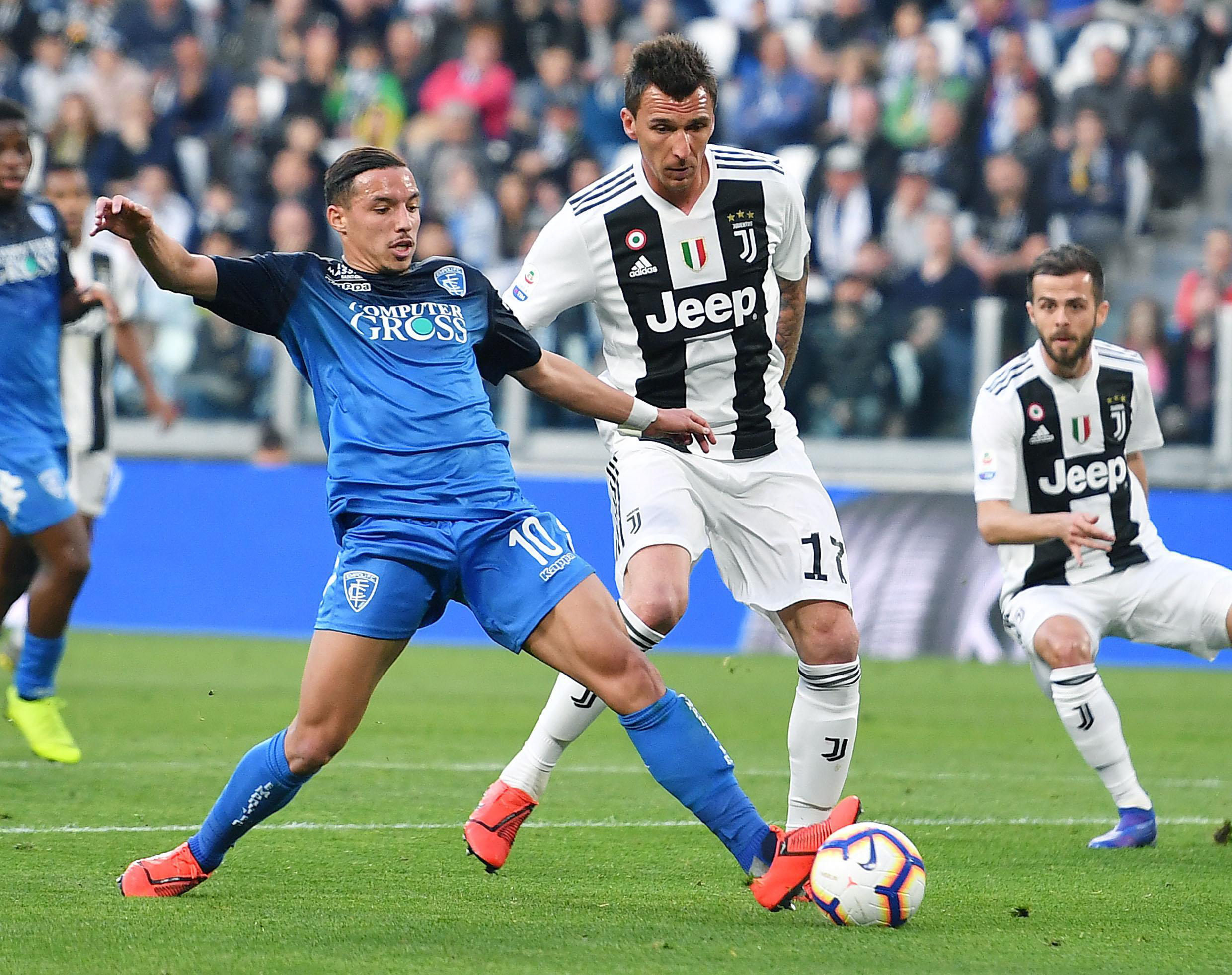 《生化危机4》艾什莉体模晒自己的《真三国无双》周边